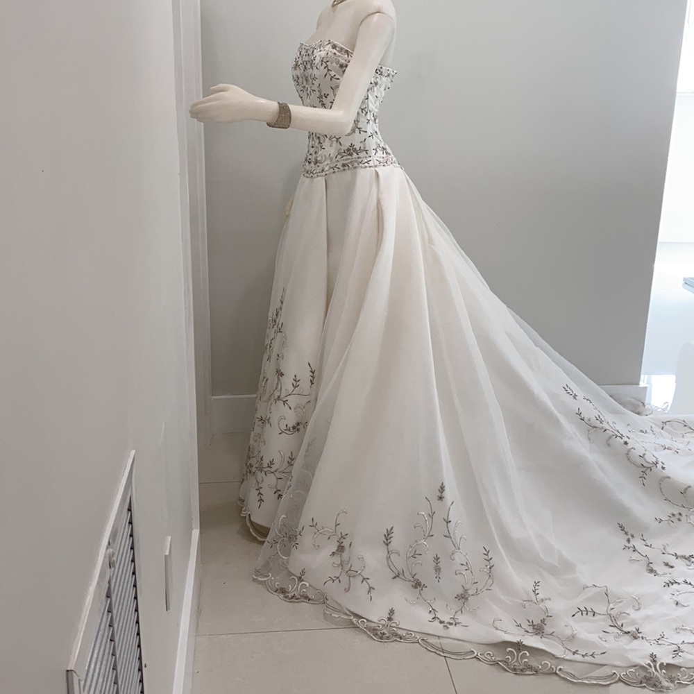 Dress - Picture 2 of 3
